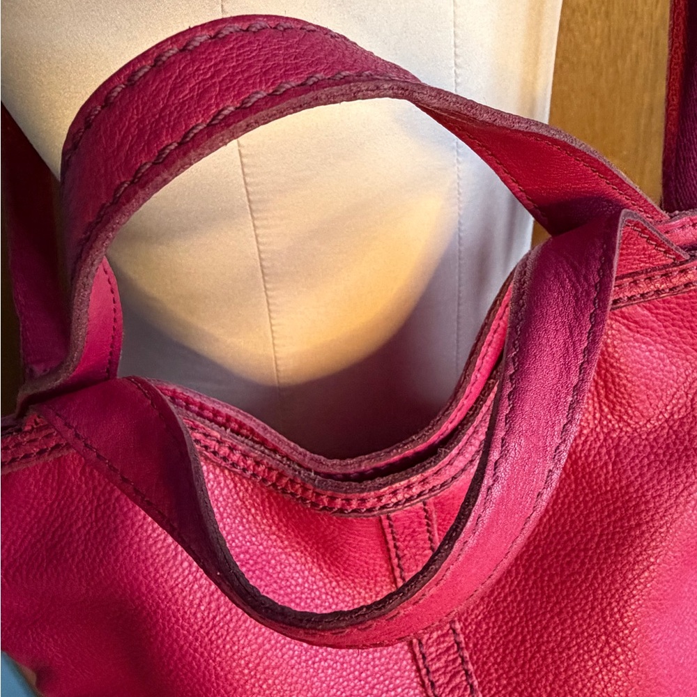 Vibrant Fossil magenta Leather crossbody and top handle bag. Med, adjustable - Picture 7 of 16